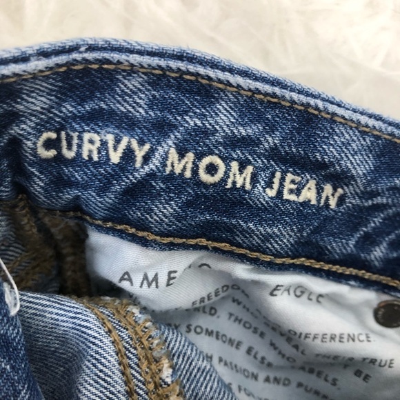 American Eagle- Curvy Mom Jean 90’s wash (0 short) - Picture 11 of 15